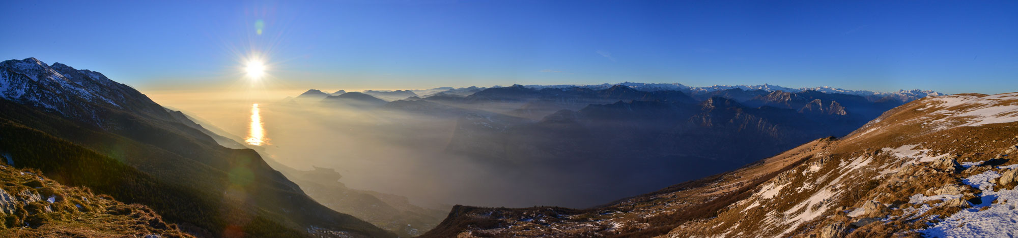 Panoramablick vom Monte Baldo auf den Gardasee