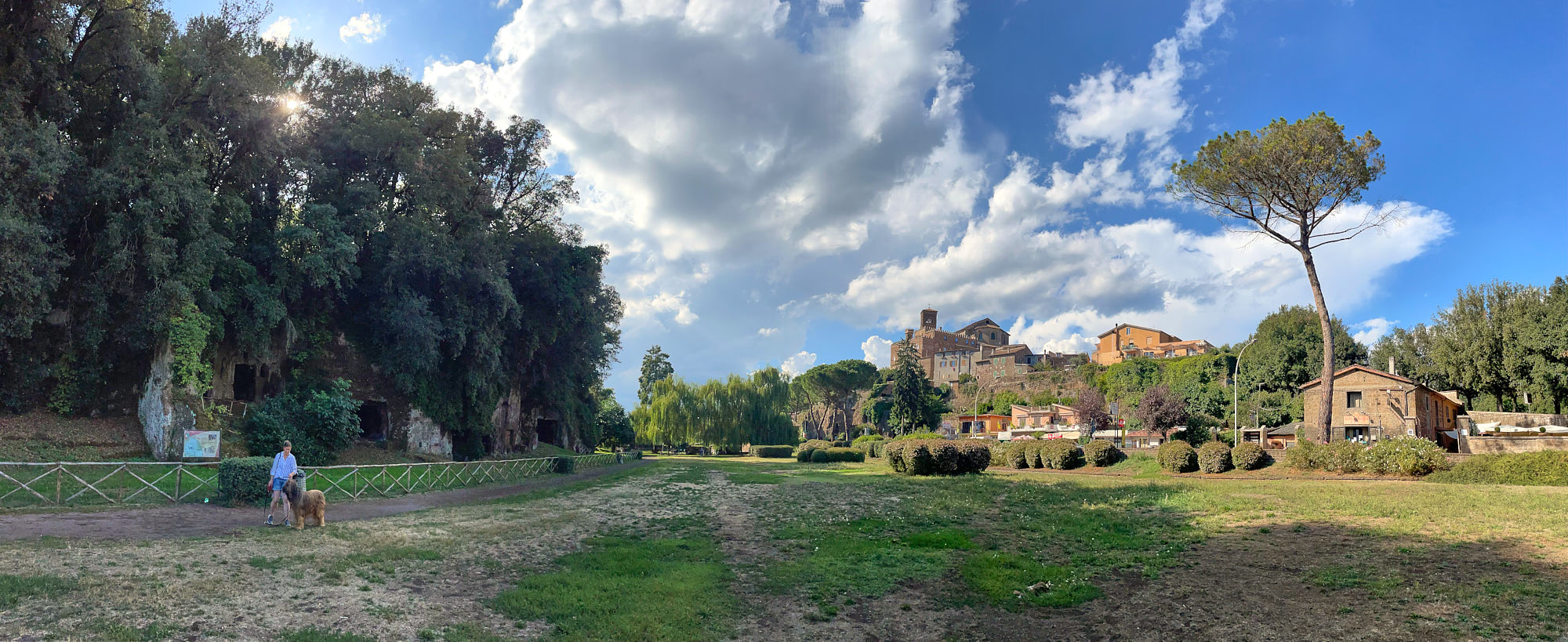 Blick vom archiologischen Park auf die Stadt