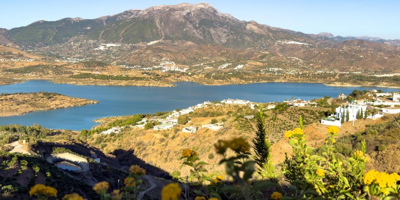 Am Viñuela Stausee