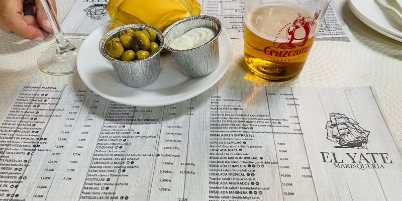 "El Yate" - "Die Yacht"