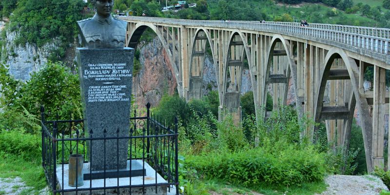 Noch fix zur Tara-Schlucht samt Brücke